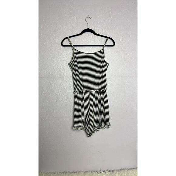 Black and White Summer Romper Juniors Size Large - Picture 4 of 5